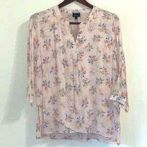 Jones + Co Women’s Light Pink Floral Long Sleeve Blouse
